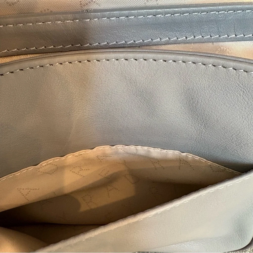 Radley London Light Grey Leather
Crossbody Bag - Picture 7 of 10
